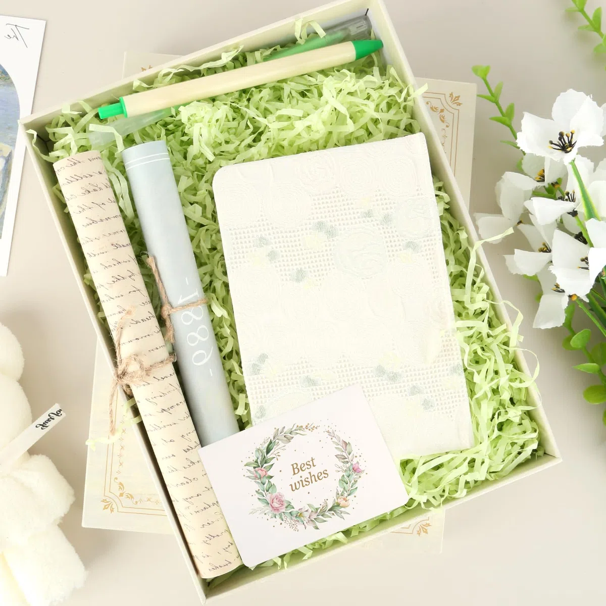 300 g di materiale di riempimento per regali colorati, 6 colori, carta morbida sminuzzata, materiale di riempimento in rafia con 1 biglietto di auguri per scatole regalo, cestini regalo
