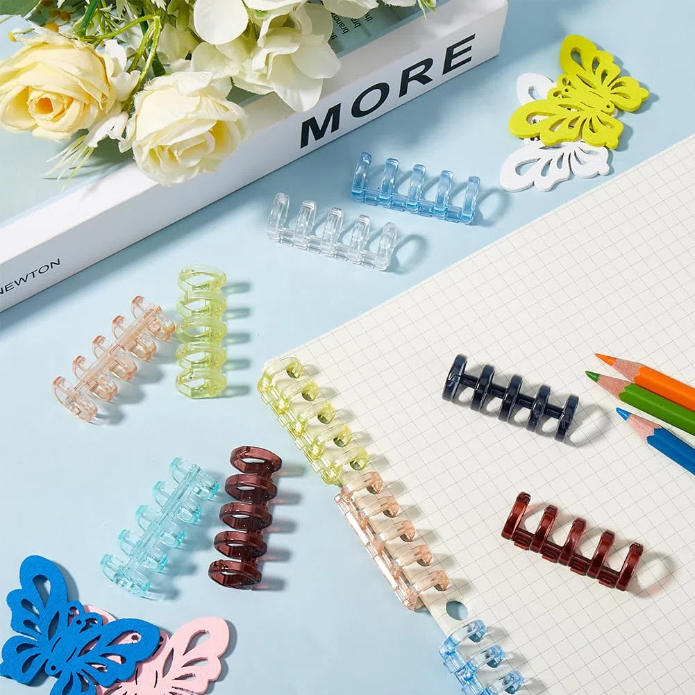 1 scatola 32 pezzi 8 colori 5 anelli In Plastica per Raccoglitori A Fogli Mobili, Anelli A Spirale per Rilegatura di Libri, Dorsi In Cristlega, Pettini, Morsetti con Cerniera Divisi per Diari