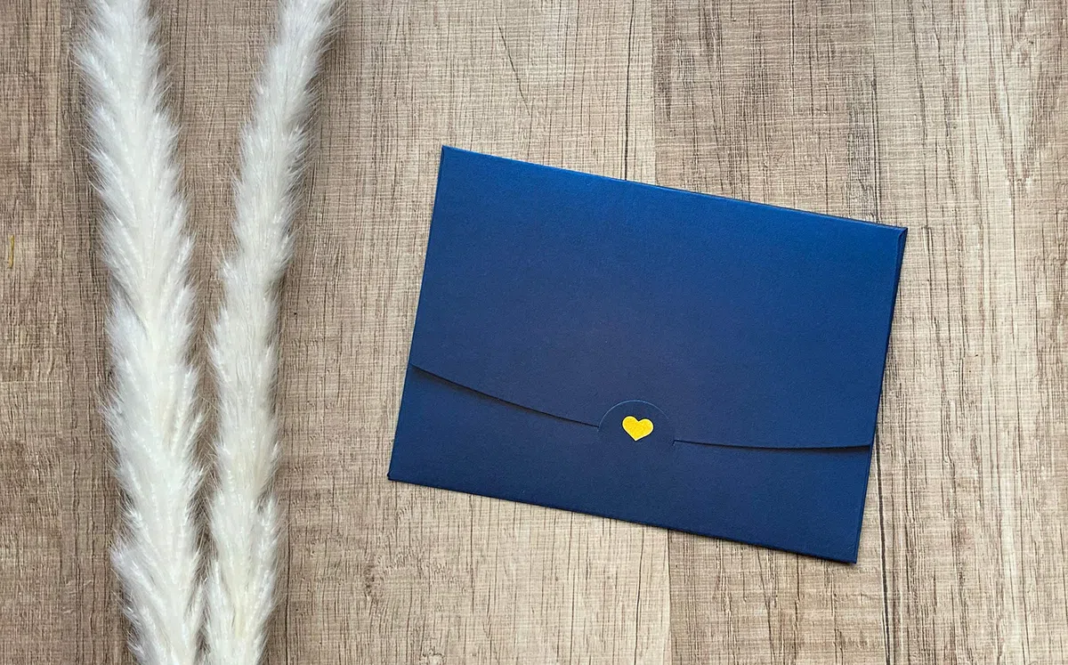 5 buste formato DIN A6, blu scuro con cuore dorato, senza finestra, 15,4 cm x 11 cm