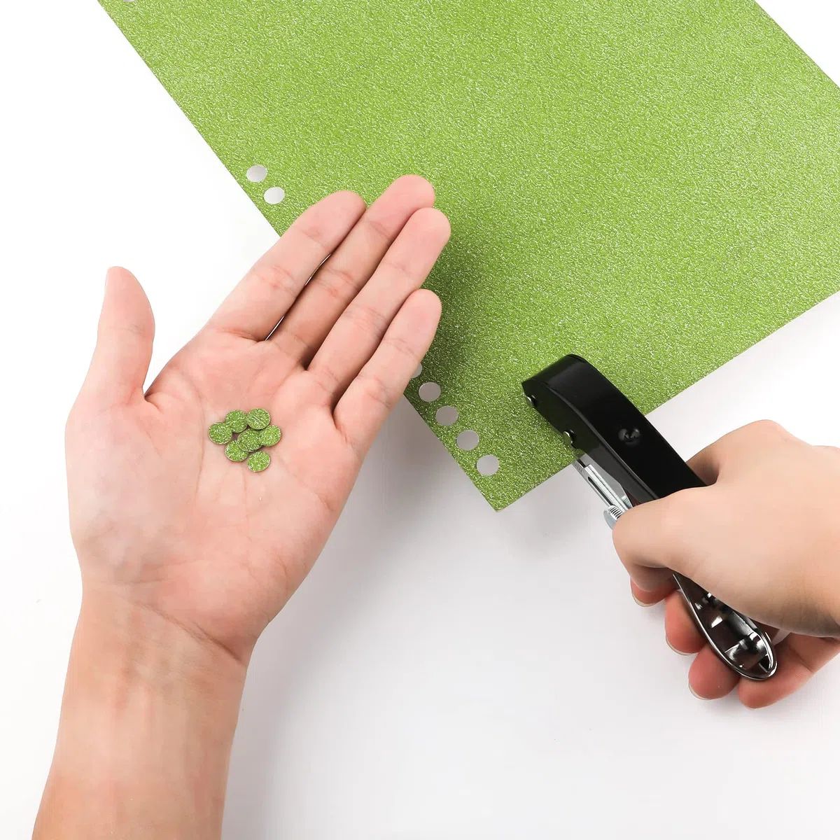 Perforatore di Carta 8mm Palmare Perforatore a Foro Singolo con Impugnatura Resistente Perforatrice Singola Portatile con Scala Regolabile per Artigianato Etichetta Biglietto Taccuino Carta(Nero)