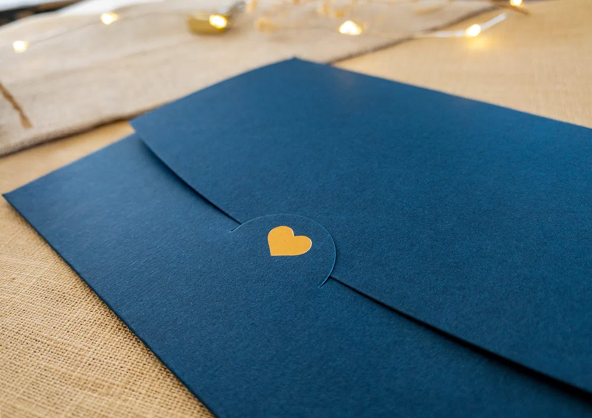 5 buste formato DIN A6, blu scuro con cuore dorato, senza finestra, 15,4 cm x 11 cm