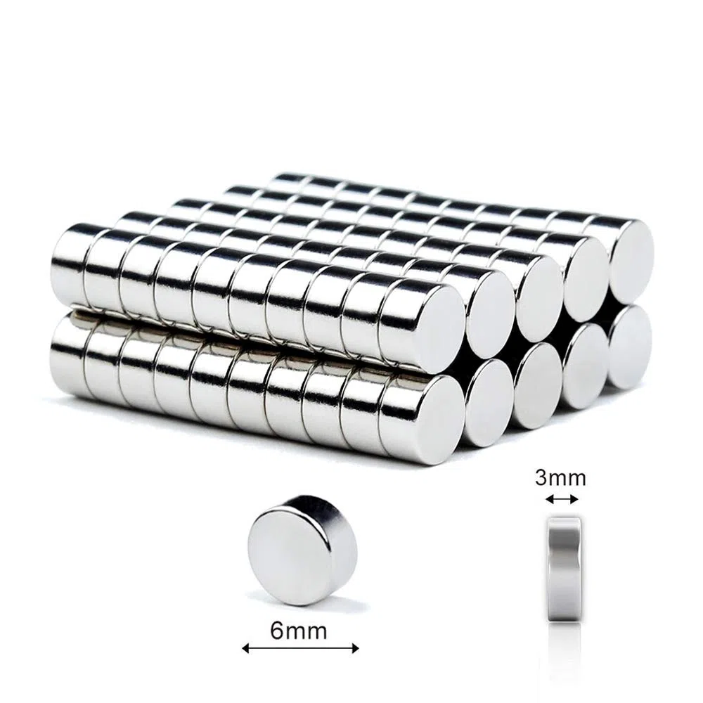 UTOMAG 100 Pezzi Calamite Piccole - 6 mm x 3 mm - Potenti Magneti al Neodimio Rotondi, Forti Magneti per Frigorifero, Scienza, Artigianato, Mappe, Foto, Decorazioni, Scuola, Cucina e Ufficio